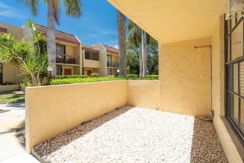 Touwnhouse à vendre à Deerfield Beach, Floride: 2 chambres, 99.41 m2 № 2251163 - photo 4