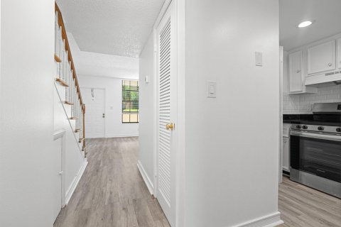 Touwnhouse à vendre à Deerfield Beach, Floride: 2 chambres, 99.41 m2 № 2251163 - photo 12