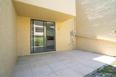 Touwnhouse à vendre à Deerfield Beach, Floride: 2 chambres, 99.41 m2 № 2251163 - photo 6