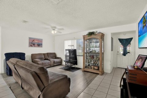 Villa ou maison à vendre à Spring Hill, Floride: 3 chambres, 116.96 m2 № 2355761 - photo 4