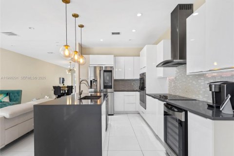 Touwnhouse à vendre à Doral, Floride: 3 chambres, 204.38 m2 № 2043660 - photo 4