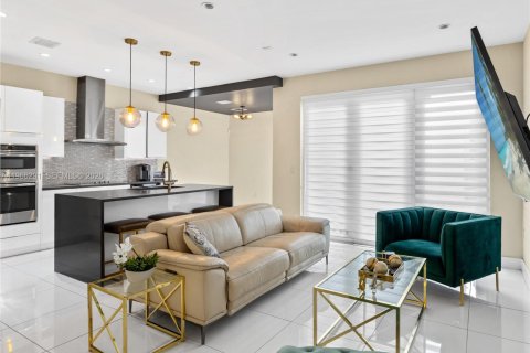 Touwnhouse à vendre à Doral, Floride: 3 chambres, 204.38 m2 № 2043660 - photo 6