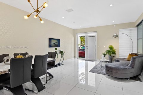 Touwnhouse à vendre à Doral, Floride: 3 chambres, 204.38 m2 № 2043660 - photo 12
