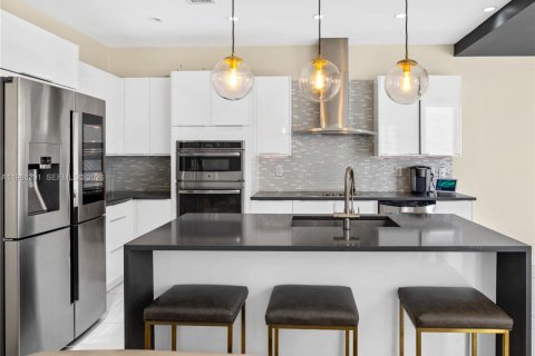 Touwnhouse à vendre à Doral, Floride: 3 chambres, 204.38 m2 № 2043660 - photo 3