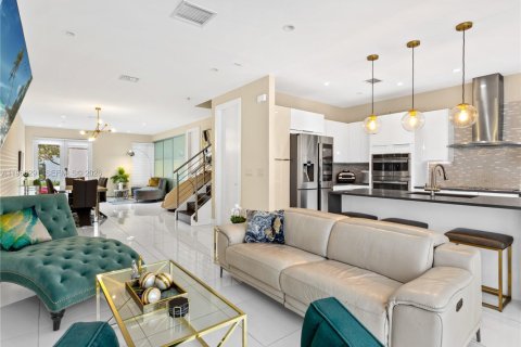 Touwnhouse à vendre à Doral, Floride: 3 chambres, 204.38 m2 № 2043660 - photo 7