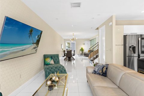 Touwnhouse à vendre à Doral, Floride: 3 chambres, 204.38 m2 № 2043660 - photo 8