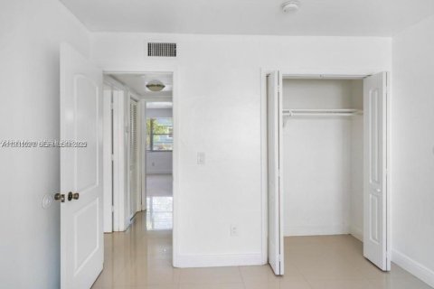 Снять в аренду виллу или дом в Майами, Флорида 2 спальни, 78.04м2, № 2034780 - фото 5