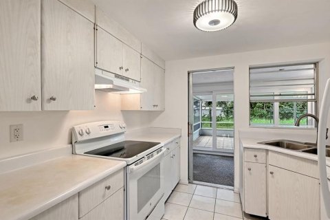 Villa ou maison à vendre à Sarasota, Floride: 2 chambres, 97.36 m2 № 2408332 - photo 12