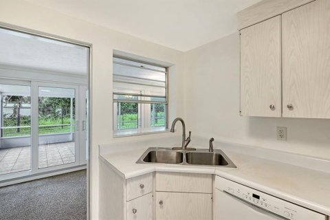 Villa ou maison à vendre à Sarasota, Floride: 2 chambres, 97.36 m2 № 2408332 - photo 13