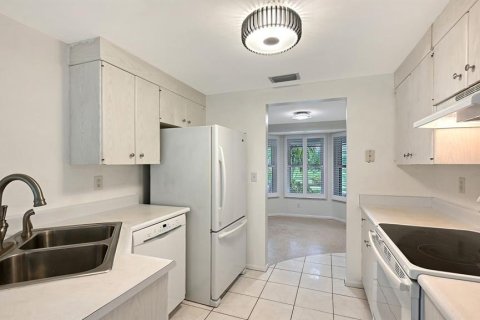 Villa ou maison à vendre à Sarasota, Floride: 2 chambres, 97.36 m2 № 2408332 - photo 11