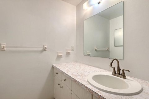 Villa ou maison à vendre à Sarasota, Floride: 2 chambres, 97.36 m2 № 2408332 - photo 25