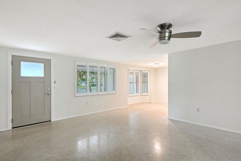 Villa ou maison à vendre à Sarasota, Floride: 2 chambres, 97.36 m2 № 2408332 - photo 7