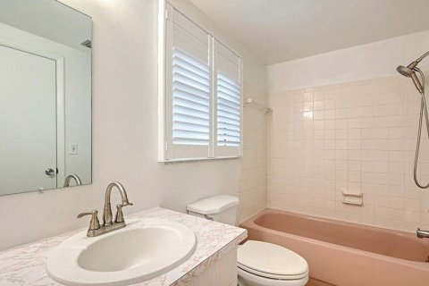 Villa ou maison à vendre à Sarasota, Floride: 2 chambres, 97.36 m2 № 2408332 - photo 26