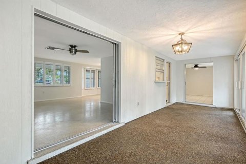 Villa ou maison à vendre à Sarasota, Floride: 2 chambres, 97.36 m2 № 2408332 - photo 16