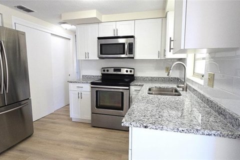 Купить виллу или дом в Холидэй, Флорида 9 комнат, 116.03м2, № 2226675 - фото 4