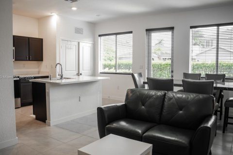 Townhouse in Miami Gardens, Florida 4 bedrooms, 148.36 sq.m. № 1941500 - photo 7