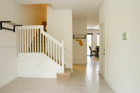 Townhouse in Miami Gardens, Florida 4 bedrooms, 148.36 sq.m. № 1941500 - photo 8