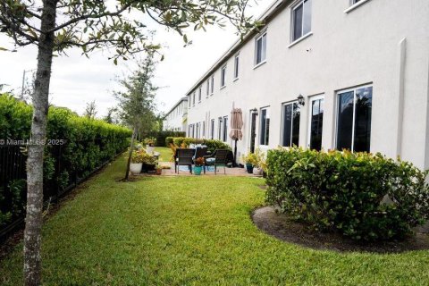 Townhouse in Miami Gardens, Florida 4 bedrooms, 148.36 sq.m. № 1941500 - photo 21