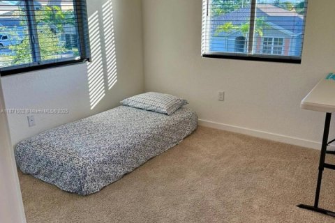 Townhouse in Miami Gardens, Florida 4 bedrooms, 148.36 sq.m. № 1941500 - photo 13