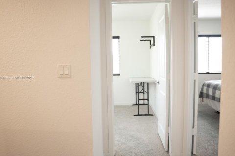 Townhouse in Miami Gardens, Florida 4 bedrooms, 148.36 sq.m. № 1941500 - photo 17