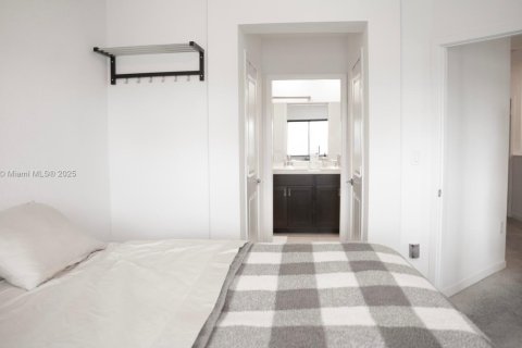 Townhouse in Miami Gardens, Florida 4 bedrooms, 148.36 sq.m. № 1941500 - photo 11