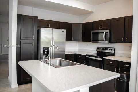 Townhouse in Miami Gardens, Florida 4 bedrooms, 148.36 sq.m. № 1941500 - photo 4
