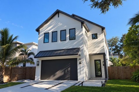 House in Sarasota, Florida 4 bedrooms, 270.81 sq.m. № 2391549