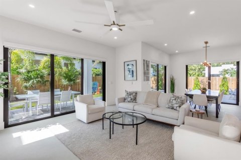 House in Sarasota, Florida 4 bedrooms, 270.81 sq.m. № 2391549 - photo 9