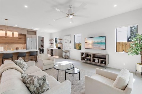 House in Sarasota, Florida 4 bedrooms, 270.81 sq.m. № 2391549 - photo 12