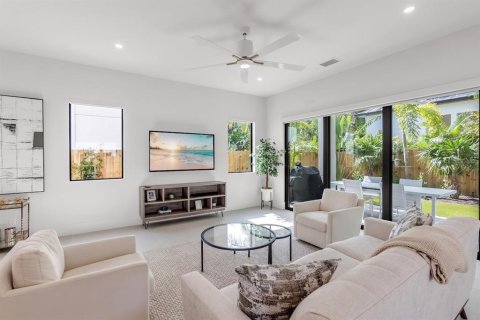 House in Sarasota, Florida 4 bedrooms, 270.81 sq.m. № 2391549 - photo 11