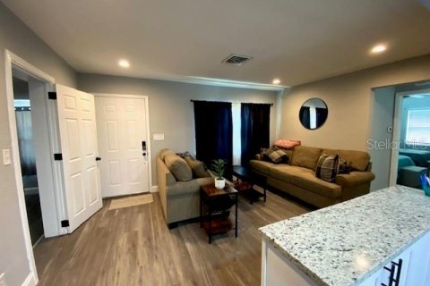 Casa en alquiler en Saint Petersburg, Florida, 3 dormitorios, 109.25 m2 № 1898701 - foto 5