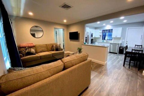 Casa en alquiler en Saint Petersburg, Florida, 3 dormitorios, 109.25 m2 № 1898701 - foto 4