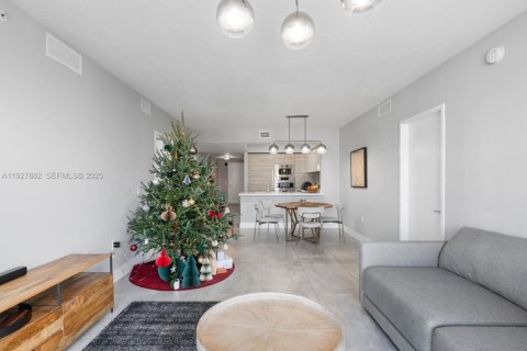 Condo in Sunny Isles Beach, Florida, 2 bedrooms № 1988144 - photo 5