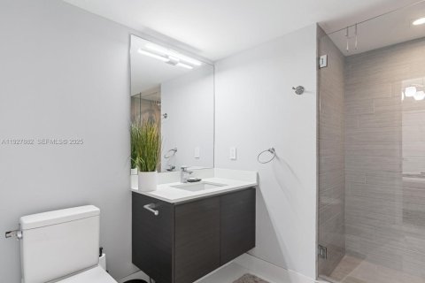 Condo in Sunny Isles Beach, Florida, 2 bedrooms № 1988144 - photo 17