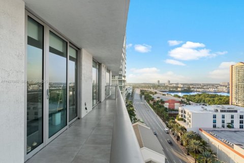 Condo in Sunny Isles Beach, Florida, 2 bedrooms № 1988144 - photo 21