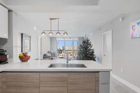 Condo in Sunny Isles Beach, Florida, 2 bedrooms № 1988144 - photo 3