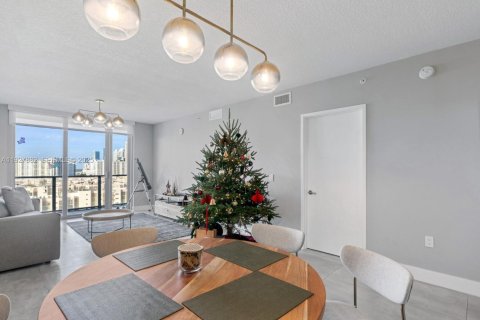 Condo in Sunny Isles Beach, Florida, 2 bedrooms № 1988144 - photo 1