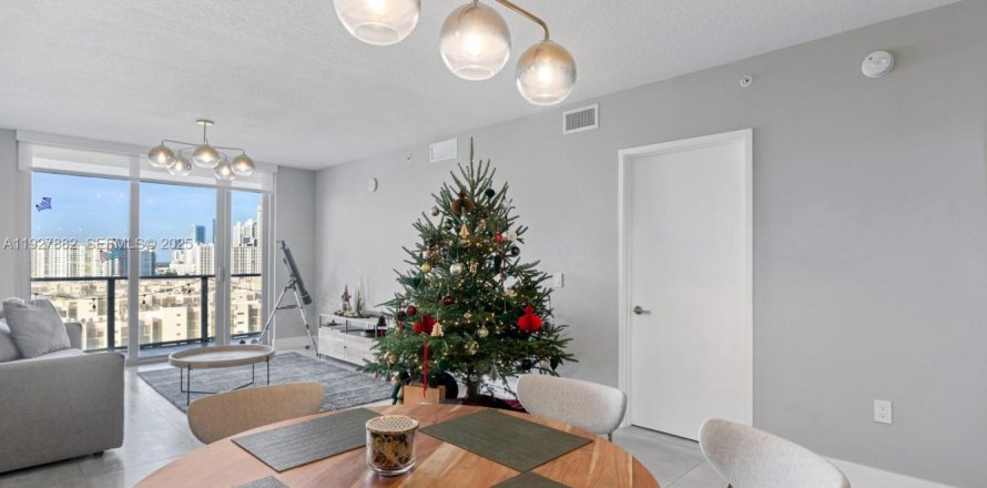 Condo in Sunny Isles Beach, Florida, 2 bedrooms № 1988144