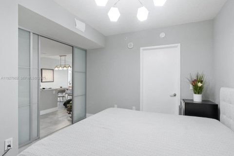 Condo in Sunny Isles Beach, Florida, 2 bedrooms № 1988144 - photo 16