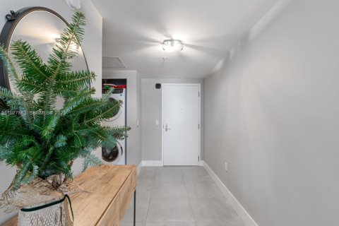 Condo in Sunny Isles Beach, Florida, 2 bedrooms № 1988144 - photo 19