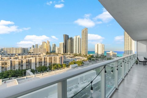 Condo in Sunny Isles Beach, Florida, 2 bedrooms № 1988144 - photo 20