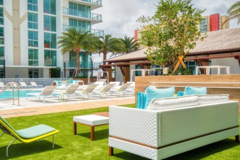 Condo in Sunny Isles Beach, Florida, 2 bedrooms № 1988144 - photo 28