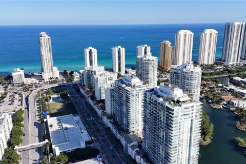 Condo in Sunny Isles Beach, Florida, 2 bedrooms № 1988144 - photo 23