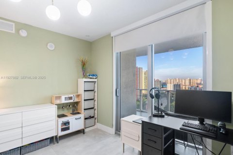 Condo in Sunny Isles Beach, Florida, 2 bedrooms № 1988144 - photo 12