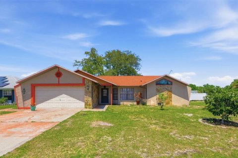 House in Spring Hill, Florida 2 bedrooms, 134.34 sq.m. № 2094327
