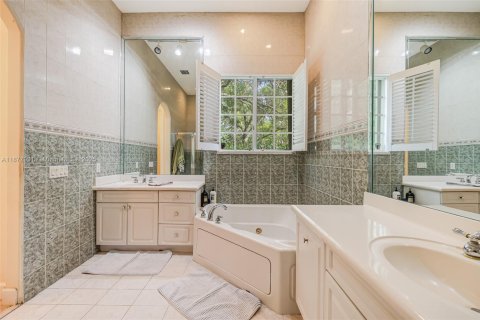 Villa ou maison à vendre à Palmetto Bay, Floride: 5 chambres, 303.51 m2 № 1927620 - photo 26