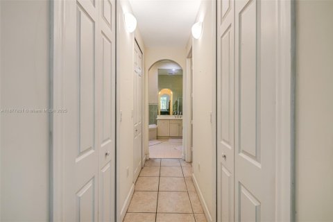 Villa ou maison à vendre à Palmetto Bay, Floride: 5 chambres, 303.51 m2 № 1927620 - photo 24