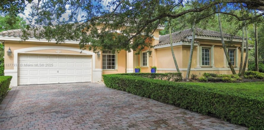 Villa ou maison à Palmetto Bay, Floride 5 chambres, 303.51 m2 № 1927620