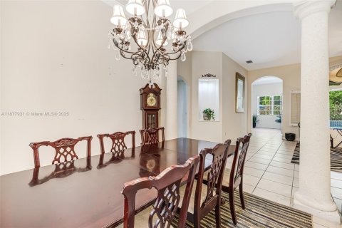 Villa ou maison à vendre à Palmetto Bay, Floride: 5 chambres, 303.51 m2 № 1927620 - photo 14