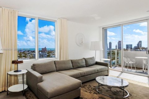 Condominio en Miami Beach, Florida, 1 dormitorio  № 1988551